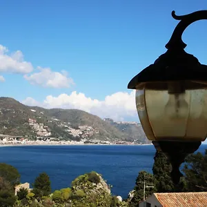 panoramic-apartments-taormina-mazzaro.taorminaitalyhotels.com/