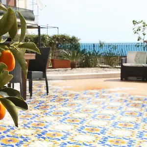 panoramic-apartments-taormina.taorminaitalyhotels.com/